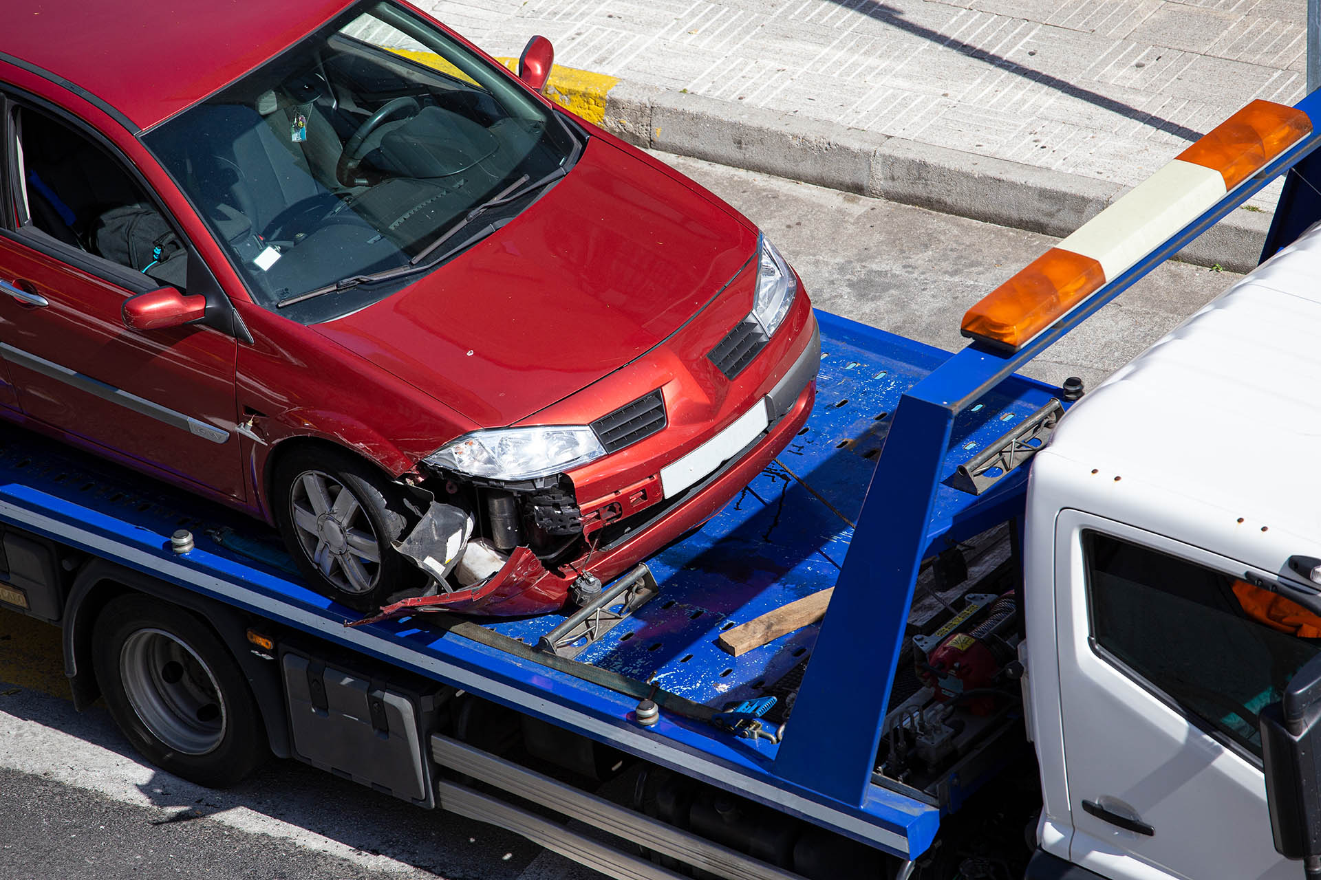 Professional accident recovery towing for damaged vehicles in EdmontonProfessional accident recovery towing for damaged vehicles in Edmonton, Towing and roadside assistance in Edmonton for accident vehicle recovery